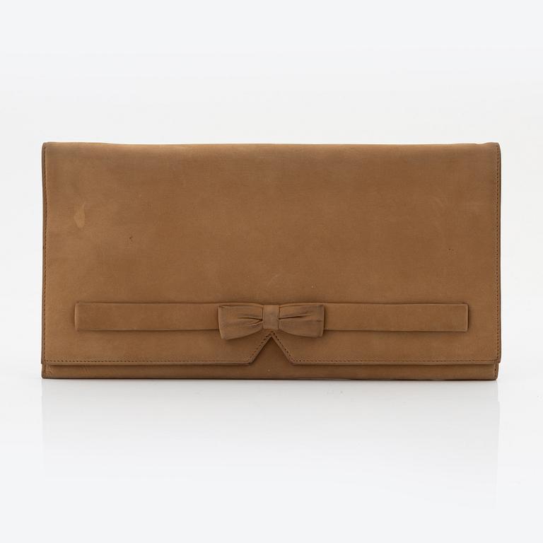 Christian Dior, a tan leather clutch.