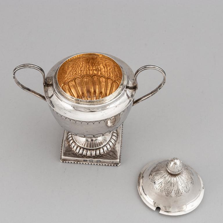 A Russian late 18th century parcel-gilt silver sugar-bowl, unidentified makers mark, Moscow 1799.