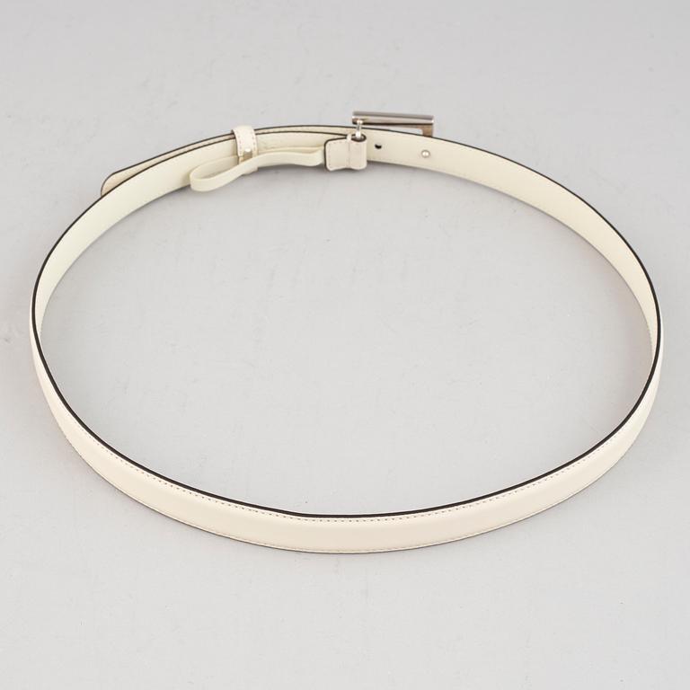Gucci, a white leather belt, size 90 36.