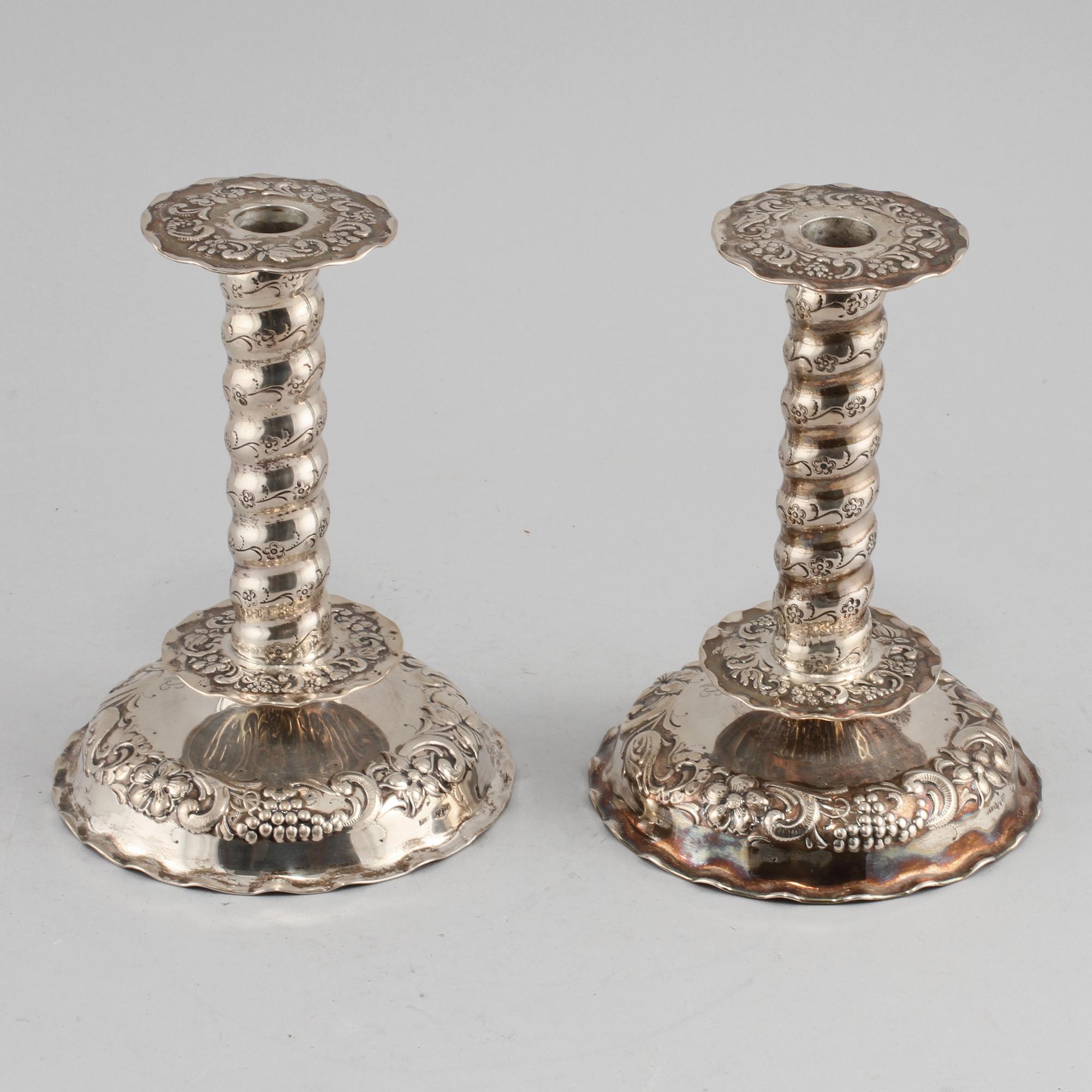 LJUSSTAKAR, ett par, barockstil, TESI, Göteborg, 1947.