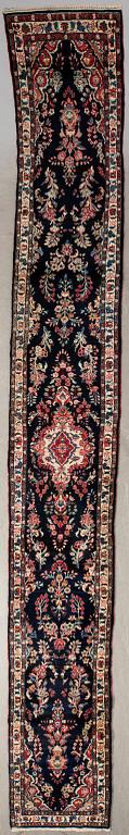 Carpet lilihan gallery old/semi-antique 648x82 cm.