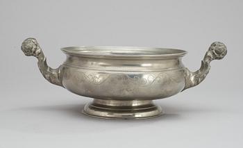 A Swedish pewter bowl. Makers mark by Gottlob F Bauman, Hudriksvall (1789-1826/31).
