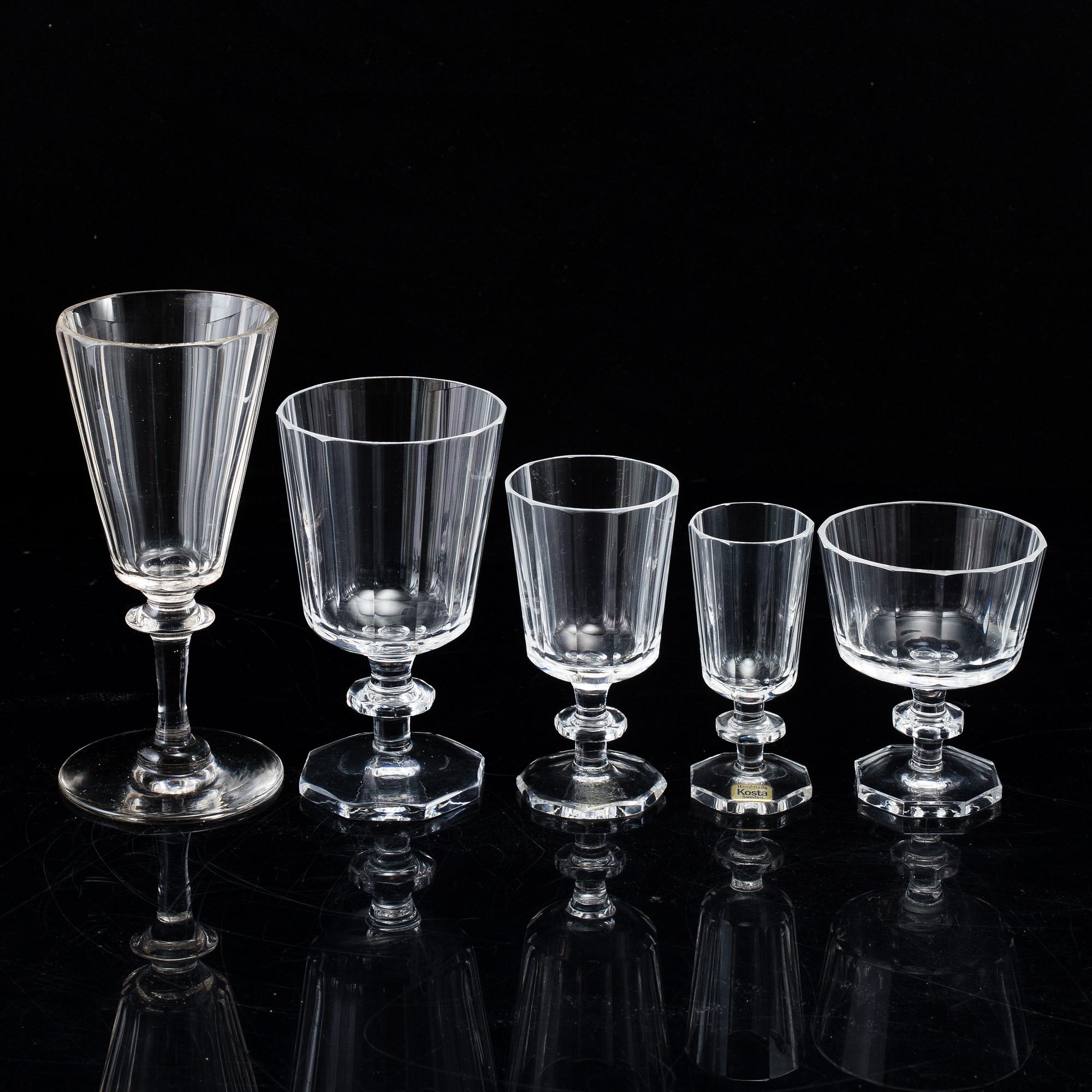 ELIS BERGH, glasservis, 67 delar, "Karlberg". Kosta, 1900-talets andra hälft.