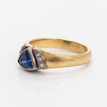 Ring, faceted sapphire, diamonds, 18K gold, H. Tuomaala, Finland 2001.