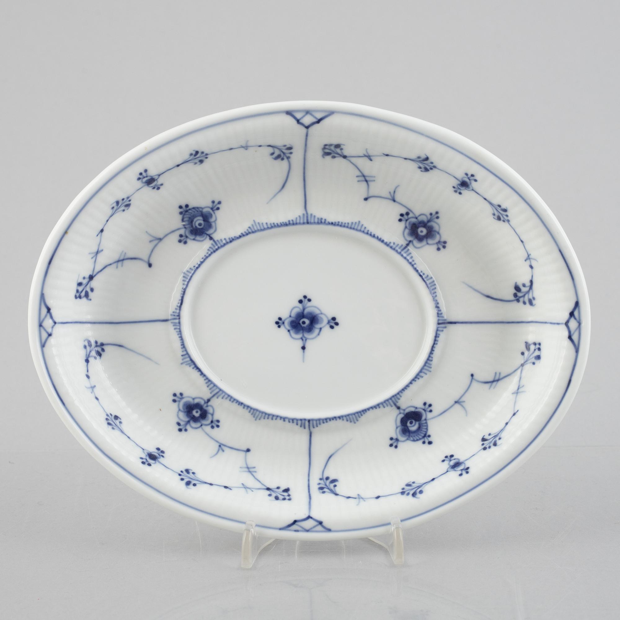 A 'Blue Fluted Plain' /'Musselmalet' sauce boat with stand, Royal Copenhagen, model 406 and 409, 1963 and 1893-1900.