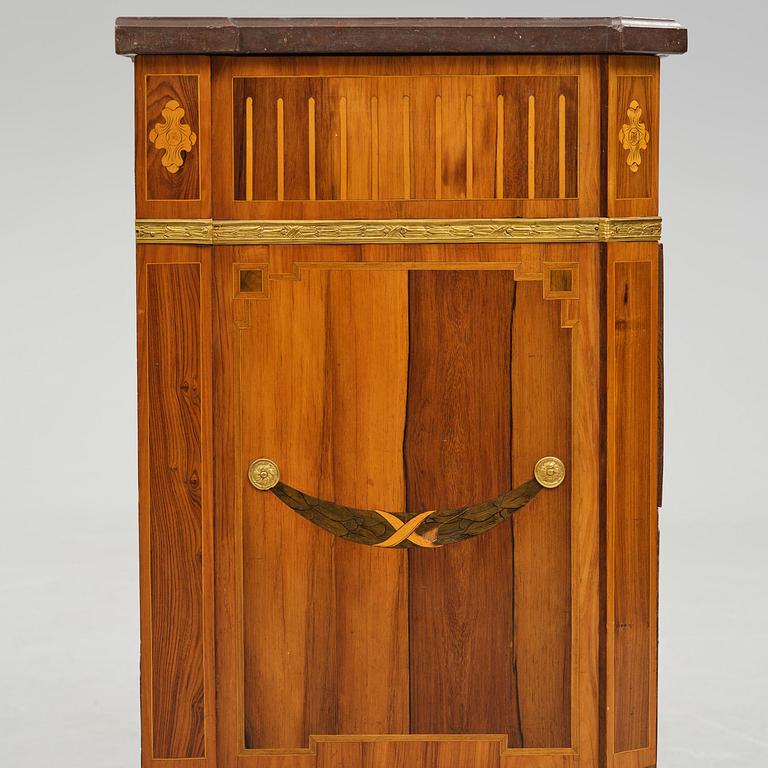 A Gustavian marquetry commode by G. Foltiern (master in Stockohlm 1771-1804).