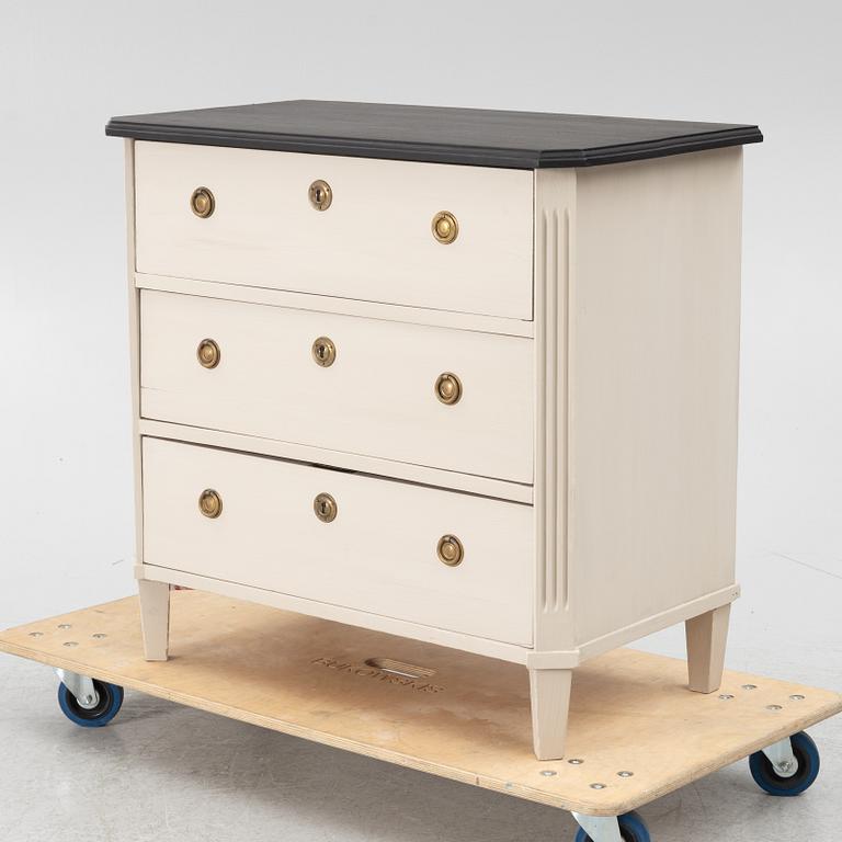 Chest of drawers, Gustavian style, 20th century.
