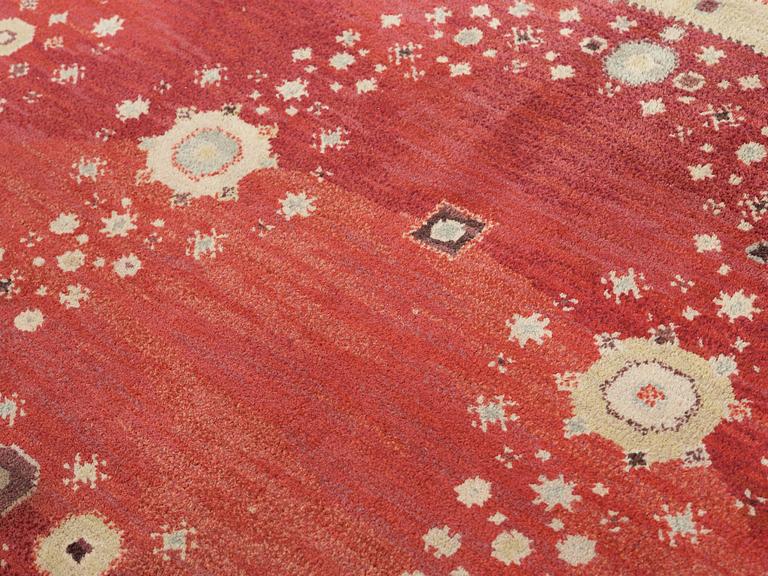 Barbro Nilsson, MATTA. "Röda rabatten". Oval. Flossa. 246 x 271 cm. Märta Måås-Fjetterström AB, Barbro Nilsson. Osignerad.