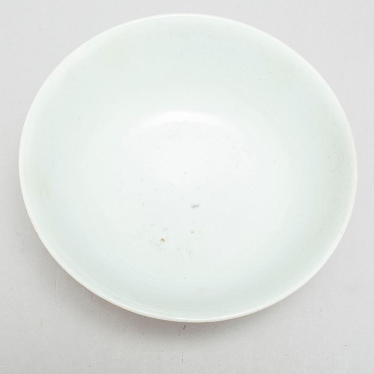 A YONGZHENG BOWL 18th century.