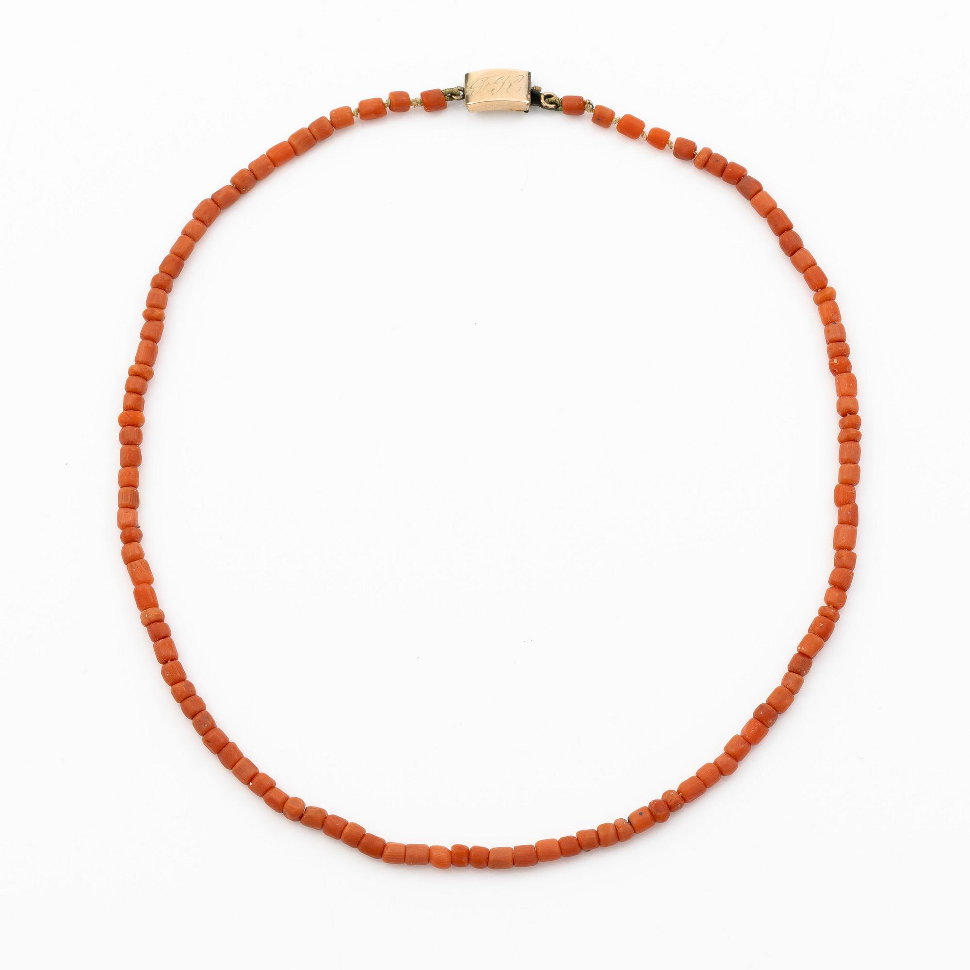 Collier, med korall.