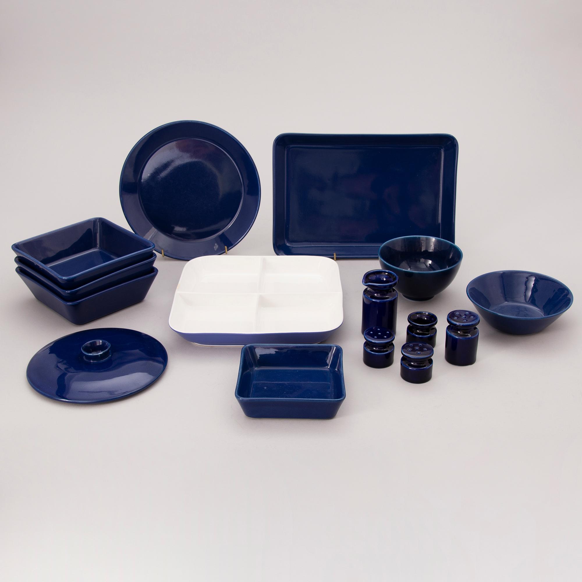 A 9 + 6-piece set of Kilta / Teema porcelain by Arabia, Finland.