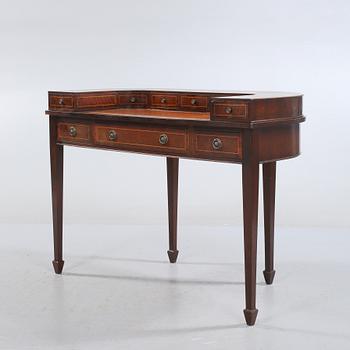 SKRIVBORD, engelsk stil, 1900-talets andra hälft.