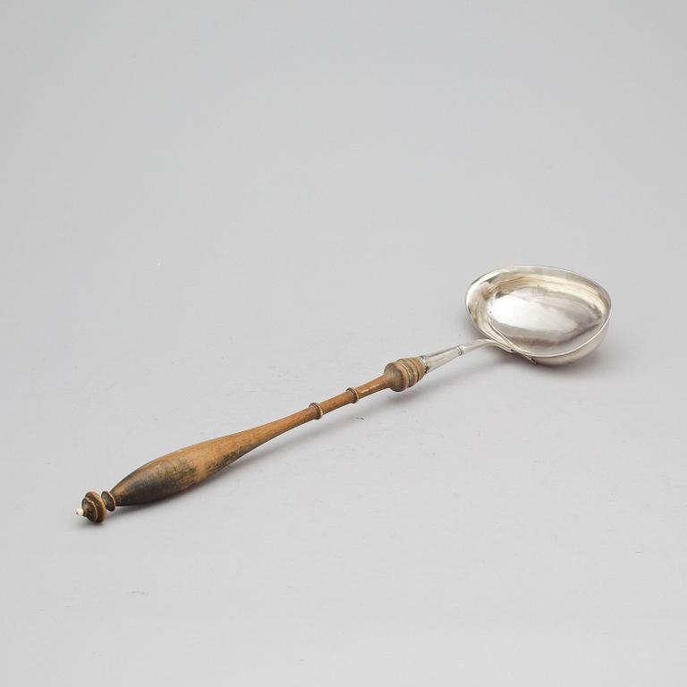 SOPPSLEV, silver, otydliga svenska stämplar.