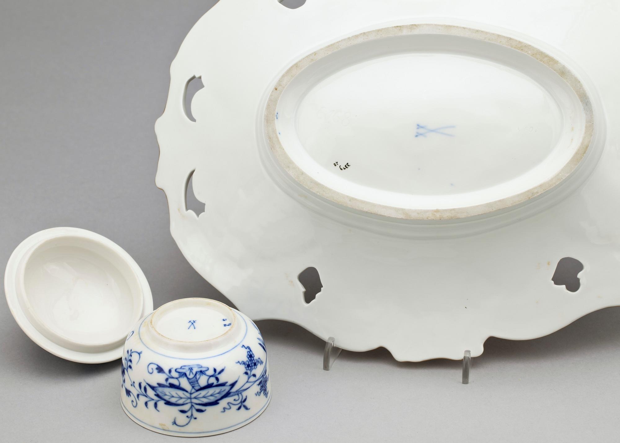 SKÅL MED LOCK samt FAT, porslin, Meissen, 1900-tal.