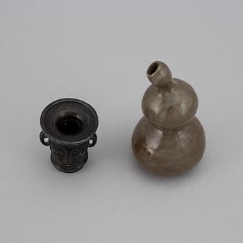 Two Chinese vases, Qingdynasty.