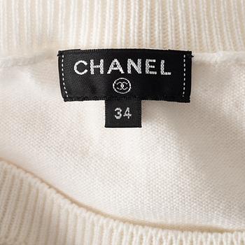 Chanel, a knitted cashmere sweatshirt, french size 34.