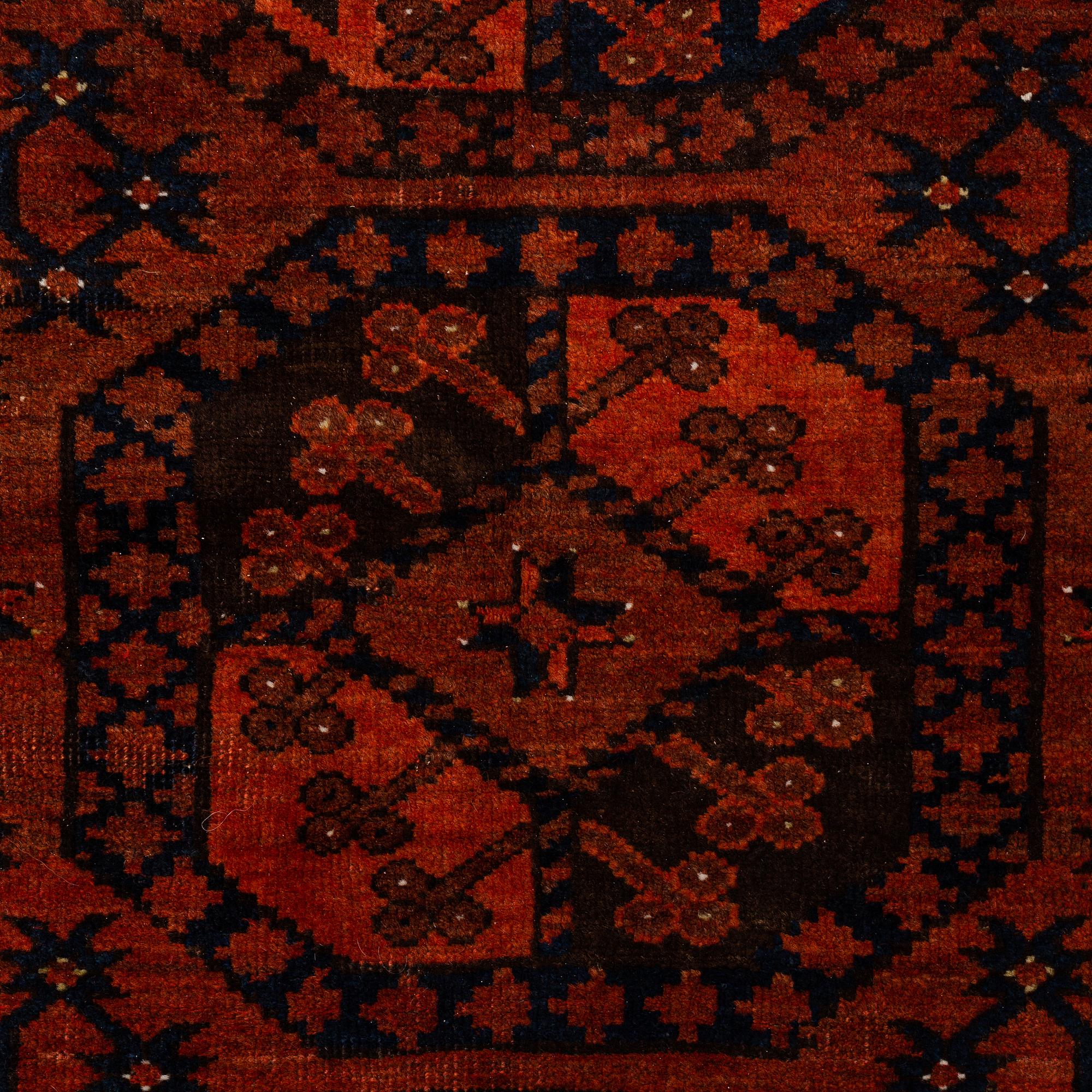 A CARPET, semi-antique Ersari, ca 278 x 195 cm.