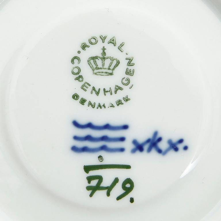 MOCCA samt KAFFESERVISDELAR, 13 st, "Musselmalet", Royal Copenhagen, Danmark, 1900-talets andra hälft.