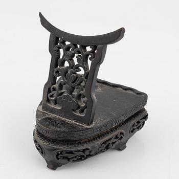 A famille rose 'Rockefeller-pattern' cup with stand, Qing dynasty, Qianlong (1736-95).