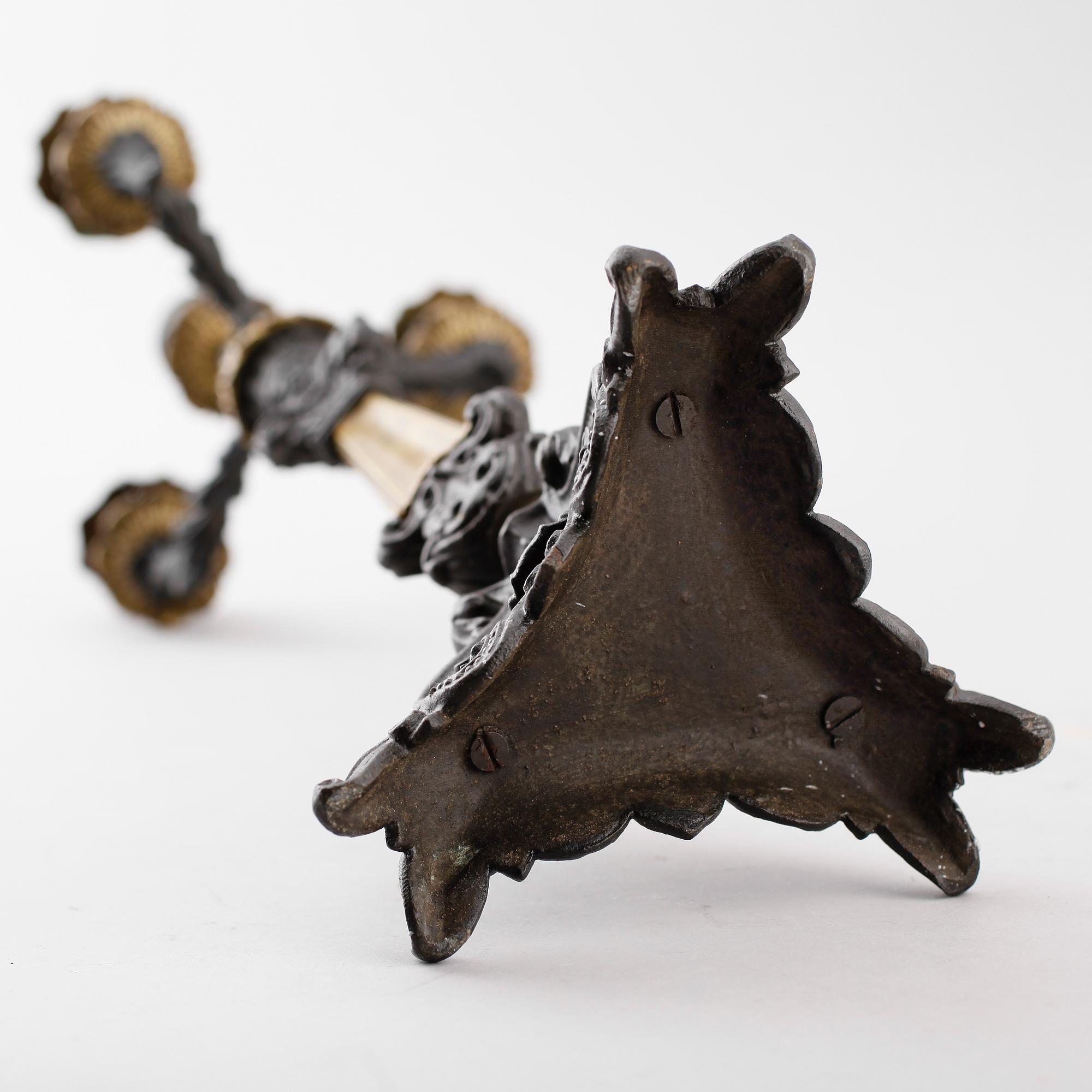 KANDELABRAR, 1 par, patinerad metall, empirestil, 1900-tal.