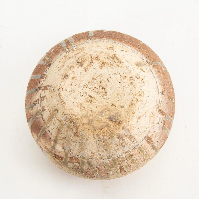 A South East Asian pot, 15th/17th Century.
