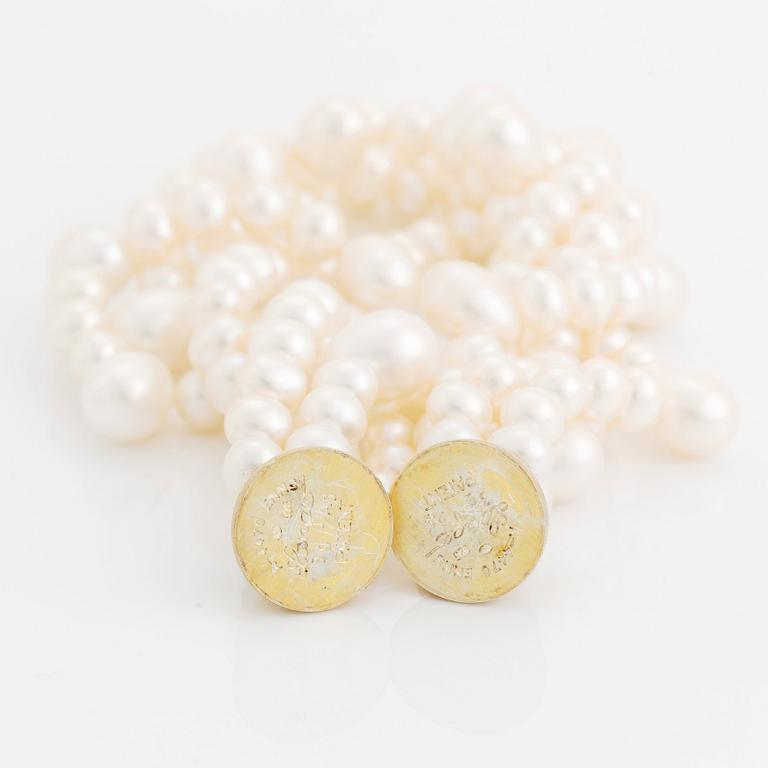 A cultured freshwater pearl necklace and bracelet.