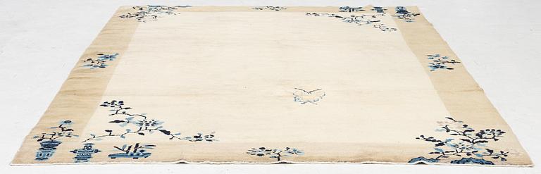 Matta, semiantik Kina, ca 267 x 185 cm.