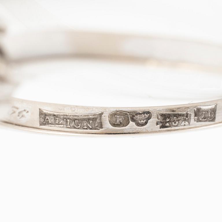 18K white gold ring with round brilliant-cut diamonds, Alton, Falköping, 1974.