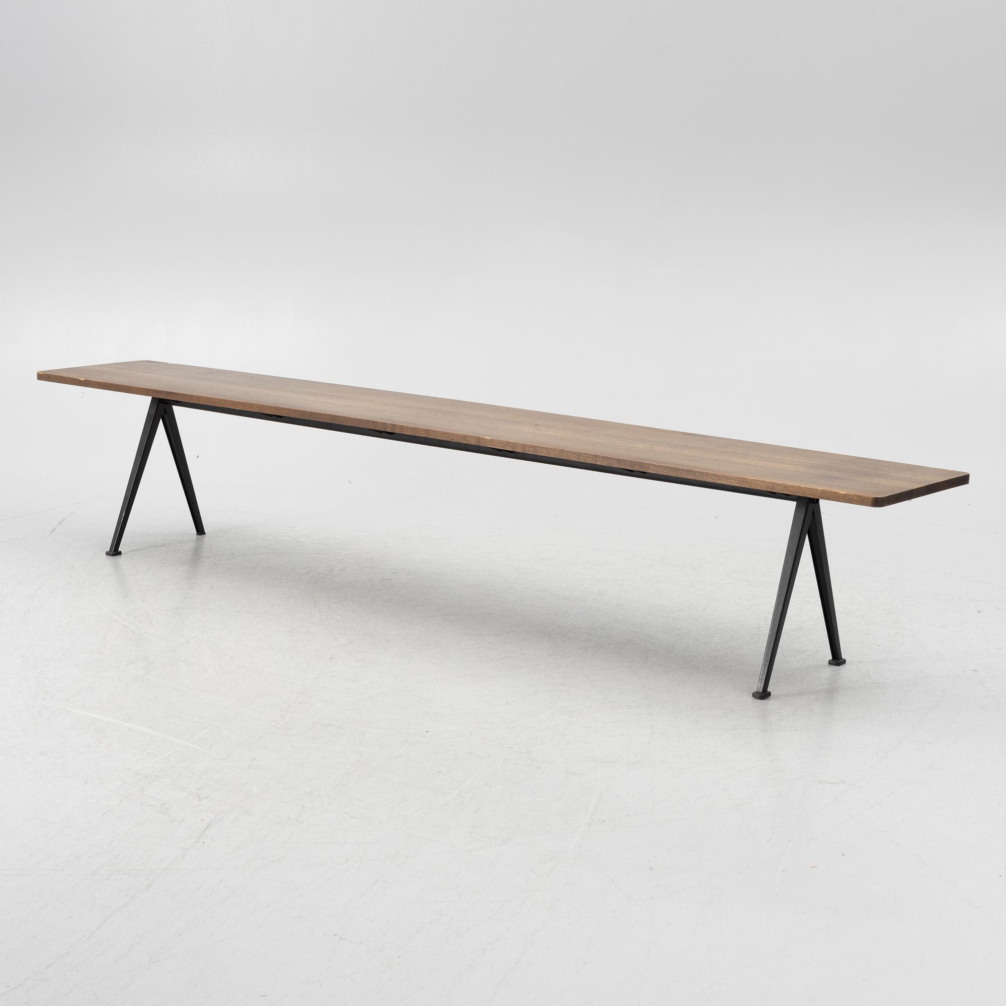 Friso Kramer & Wim Rietveld, bänkar, ett par, "Pyramid", HAY, Danmark.