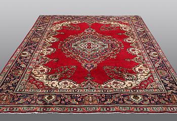A carpet, Täbriz, 322 x 247 cm.
