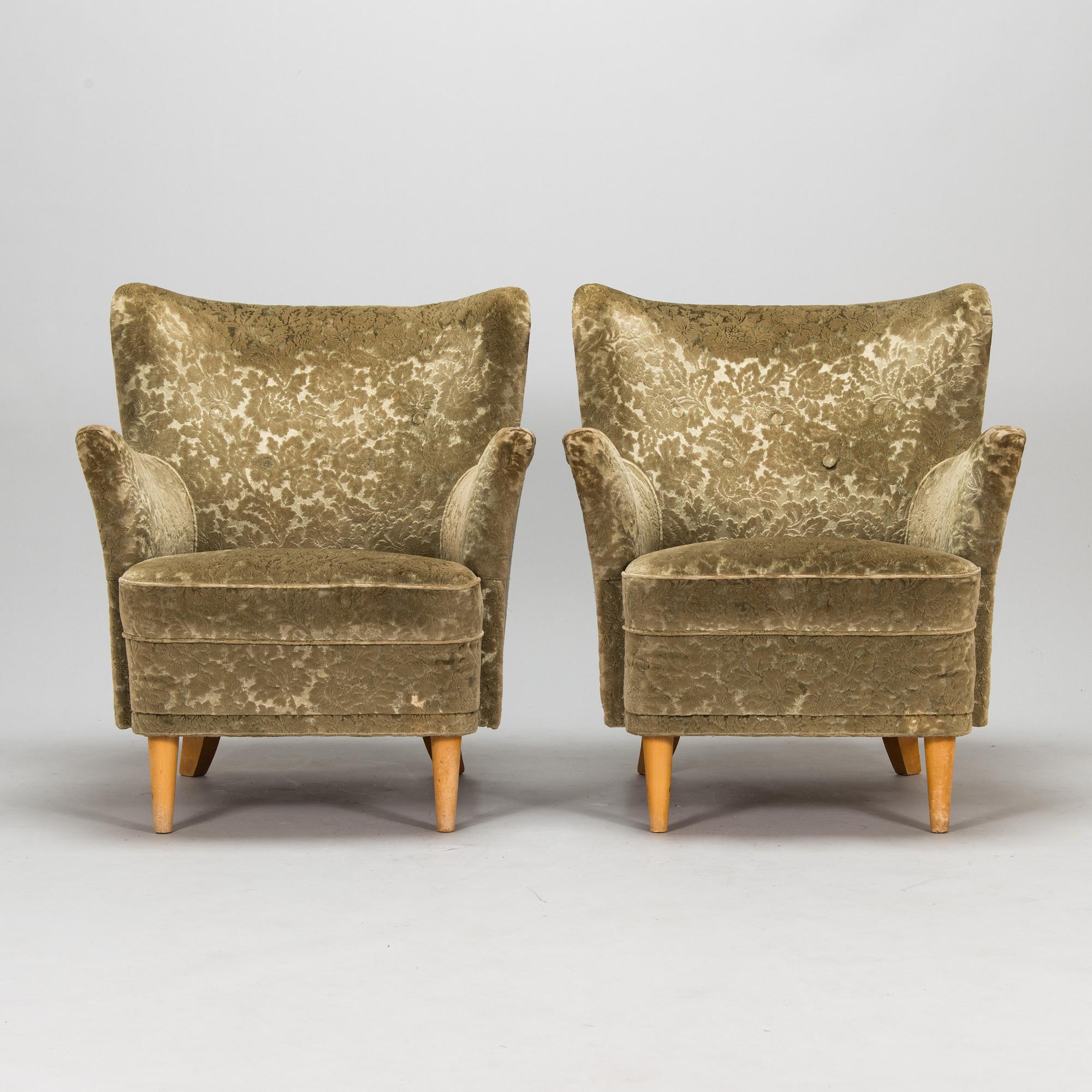 A pair of 1950s armchairs.