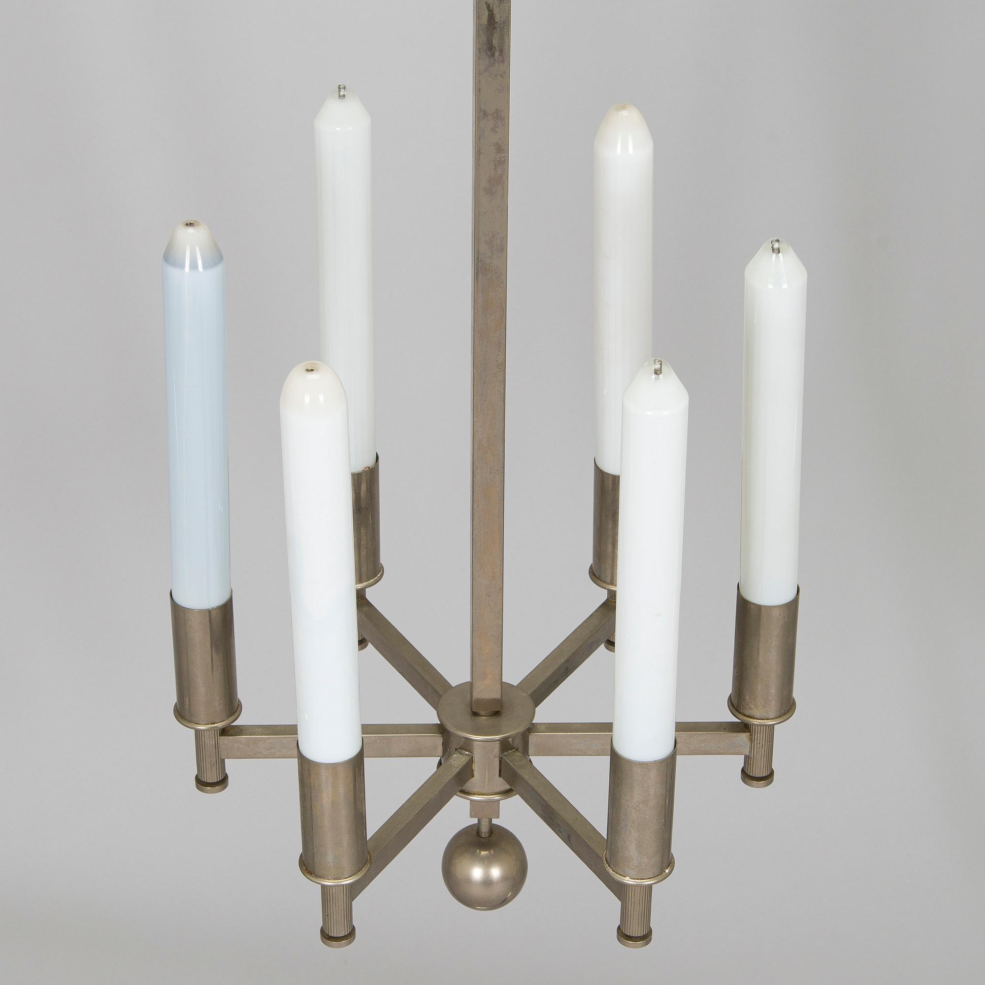 Paavo Tynell, A 1930s made to order chandelier for Taito.