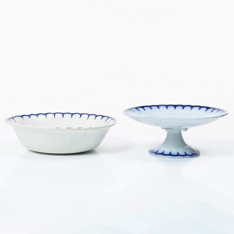 Wilhelm Kåge, 35 pieces of a 'Liljeblå' service, Gustafsberg, Sweden, 1918-1936.