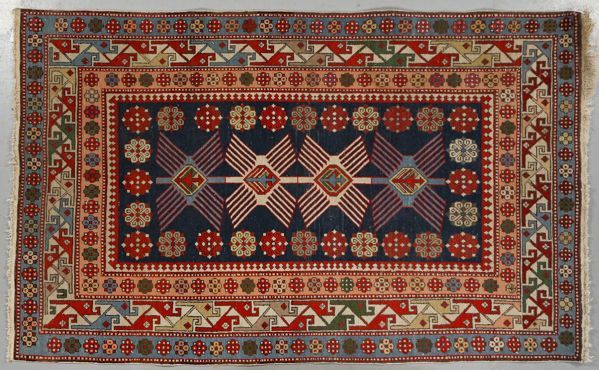 MATTA, möjligen Kaukas, old/semiantik, 158 x 100 cm.
