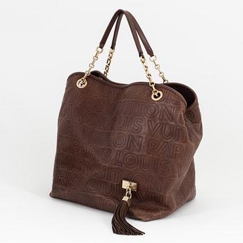 Louis Vuitton, a brown leather ' Paris Souple Whisper' handbag, Collection Automne-Hiver 2008.