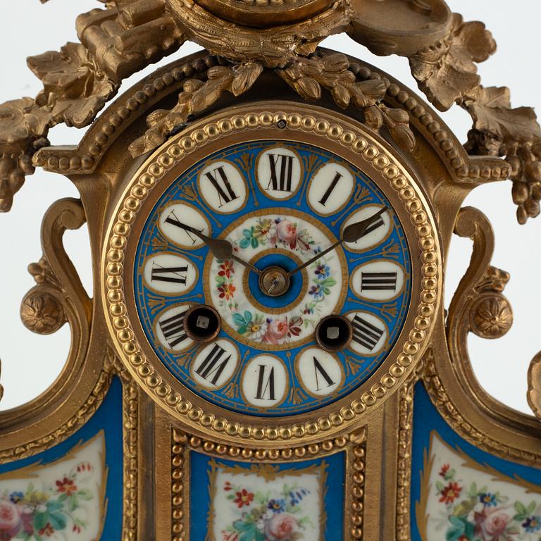 A Louis XVI-style mantel clock, France, circa 1900.