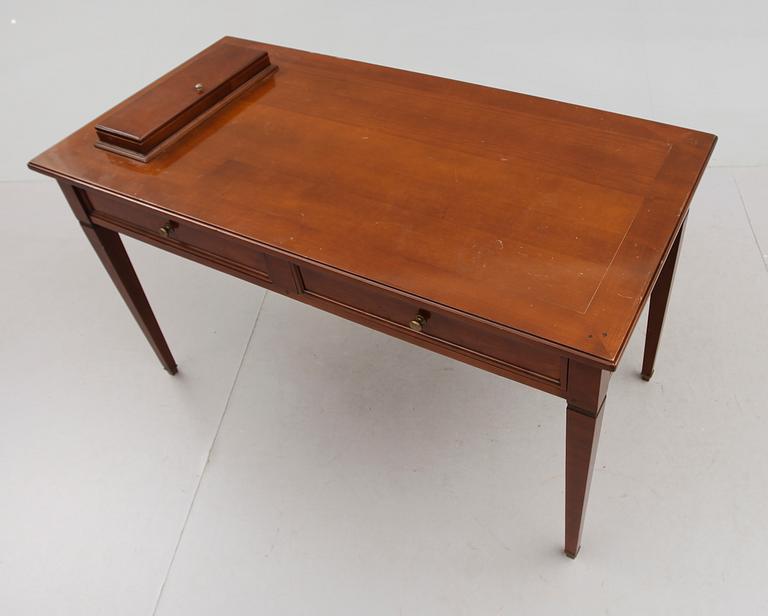 SKRIVBORD, gustaviansk stil, 1900-talets andra hälft.