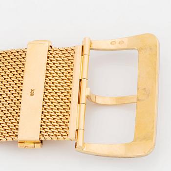 An 18K gold bracelet.