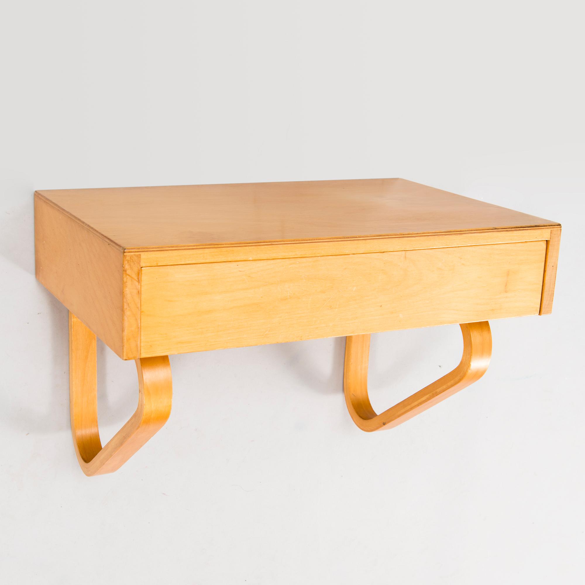 ALVAR AALTO 2冊セット ALVAR AALTO, A mid-20th century console for Artek. - Bukowskis