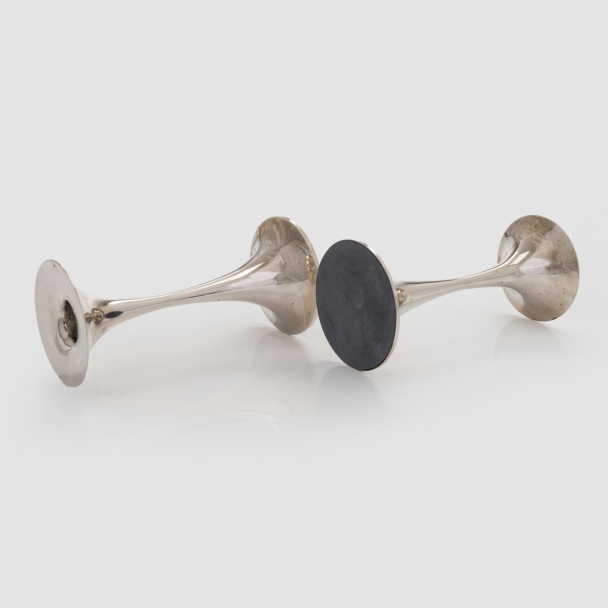 Tapio Wirkkala, ljusstakar, ett par, silver, "Trumpetti", Kultakeskus, Tavastehus 2001.