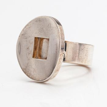 Pekka Piekäinen, A sterling silver ring. AUran Kultaseppä, Turku 1973.