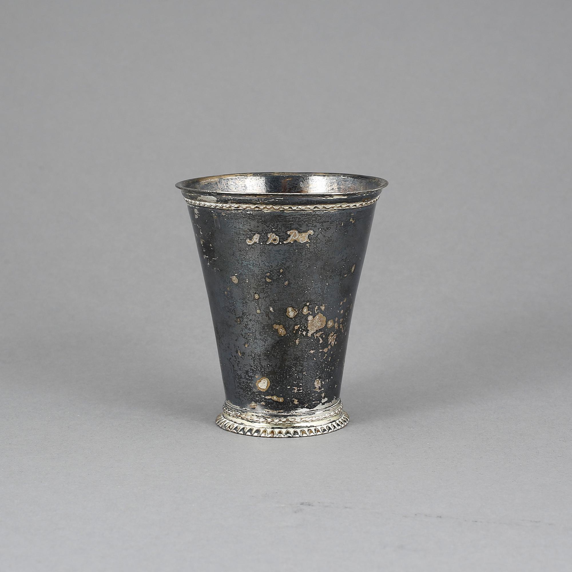 BÄGARE, silver, oidentifierad smed BM, Stockholm, 1714. Vikt ca 111 gram.