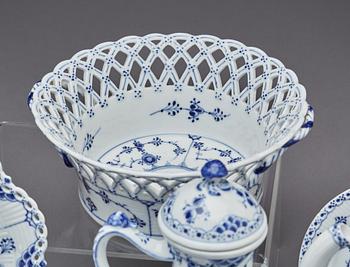 KAFFESERVIS, ca 28 dlr, Musselmalet, Royal Copenhagen, 1900-talets mitt, porslin.