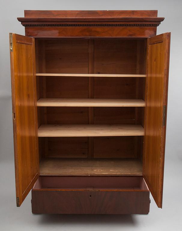 GARDEROB, biedermeier, 1800-talets senare hälft.