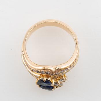 Ring in 18K gold set with pear-shaped sapphires and round brilliant and single-cut diamonds.