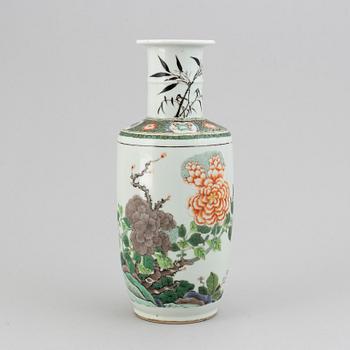 A famille verte Kangxi style vase, early 20th century.