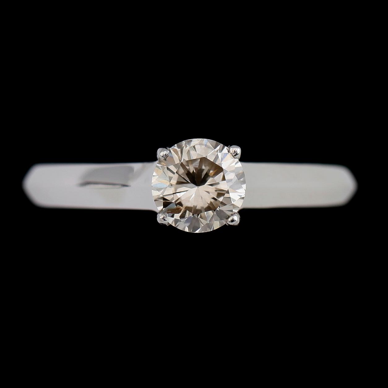 RING, 18K vitguld, briljantslipad diamant ca 0.76 ct. Vikt ca 3 g.