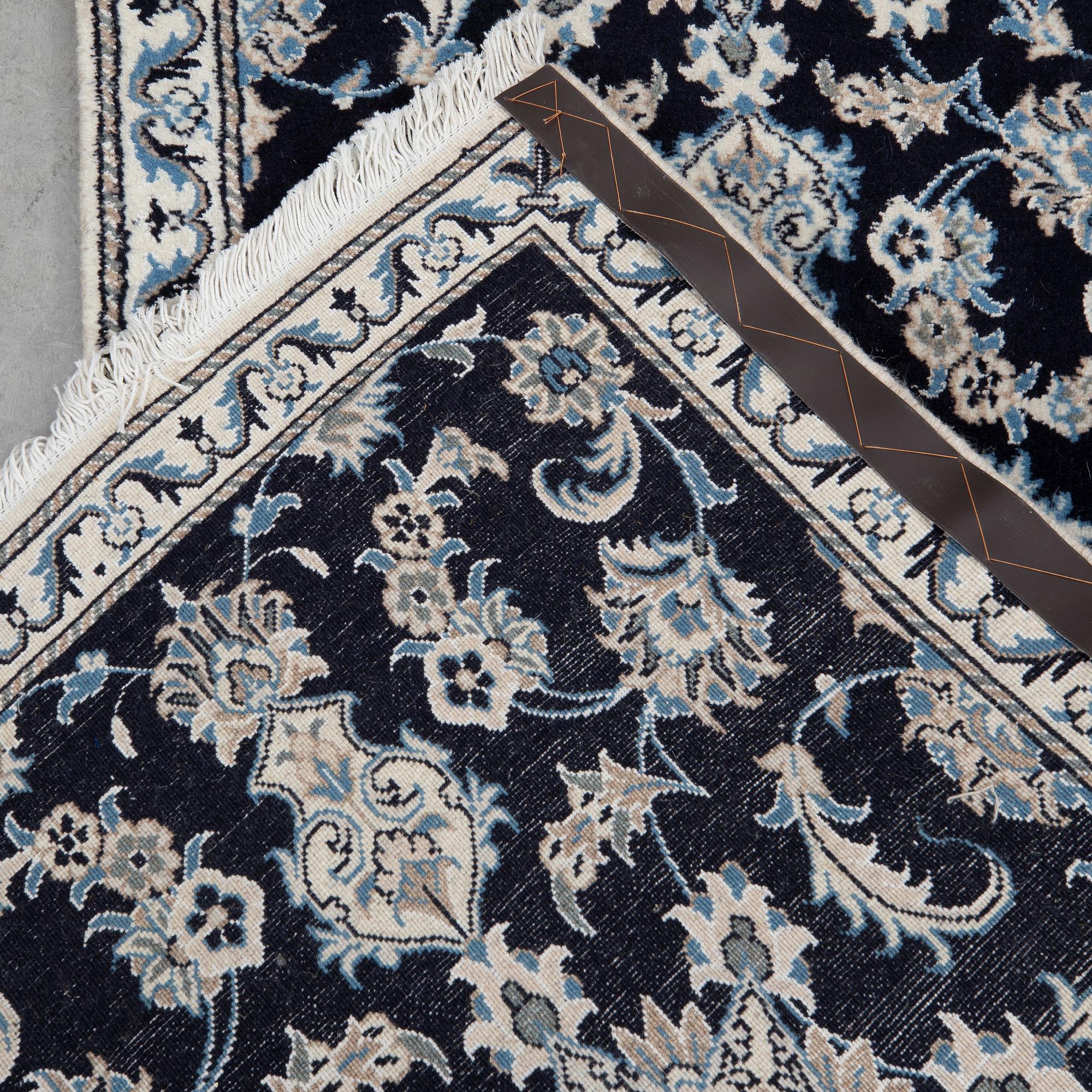 Gallerimatta, Nain part silk, ca 300 x 79 cm.