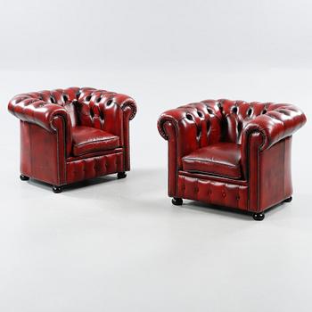 A pair of Chesterfield lounge chairs, second half of the 20th century.