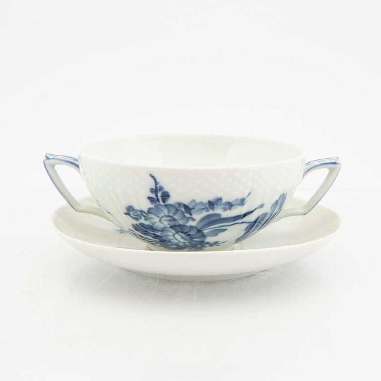 A 41 pcs Blå Blomst porcelain service Royal Copenhagen.